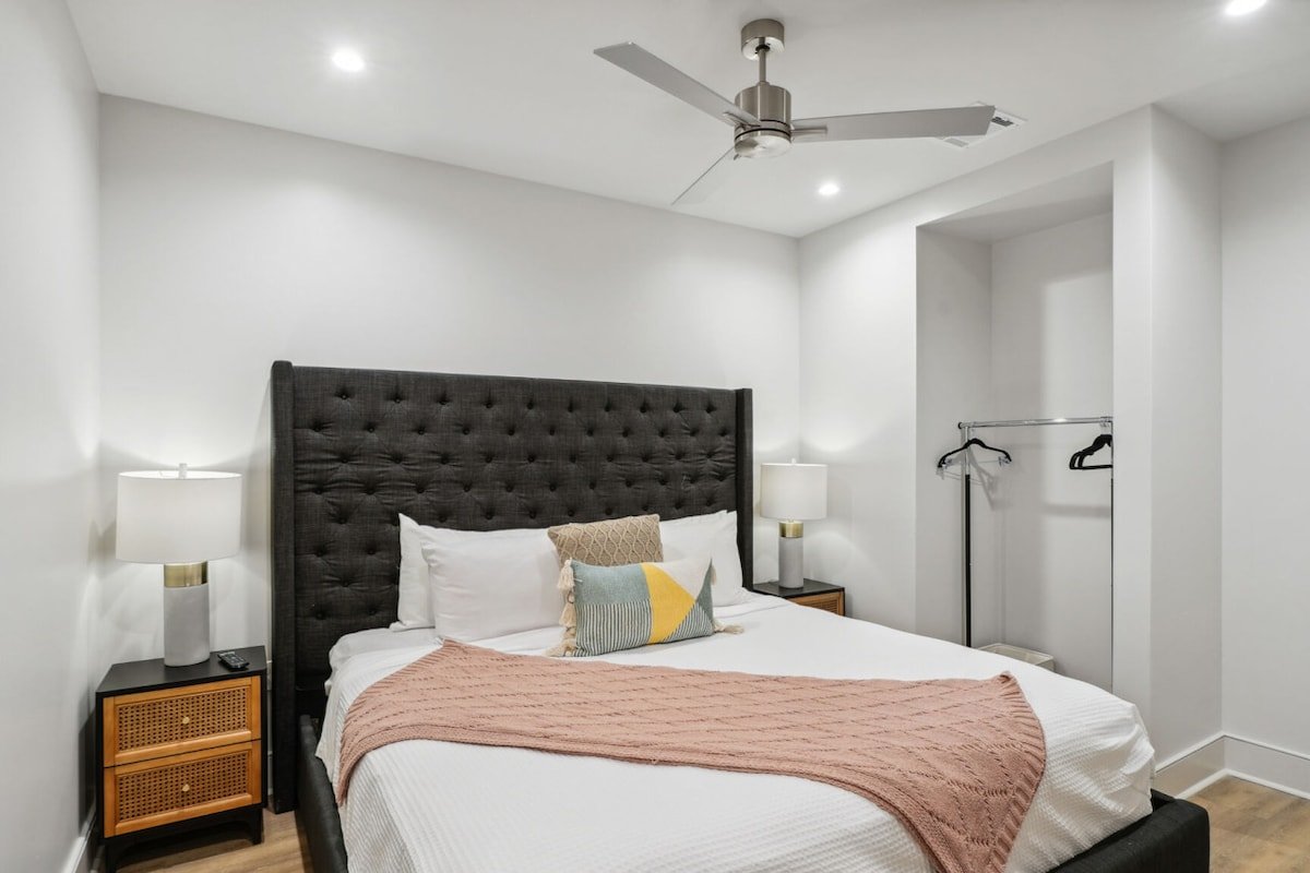 Elegant 5BD Unit Downtown | Walk to French Quarter gallery image 5