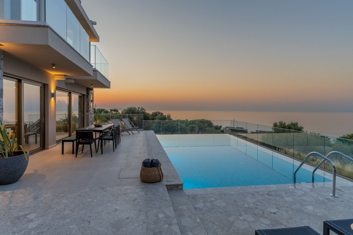 Villa Onyx – With Private Heated Pool gallery image 3