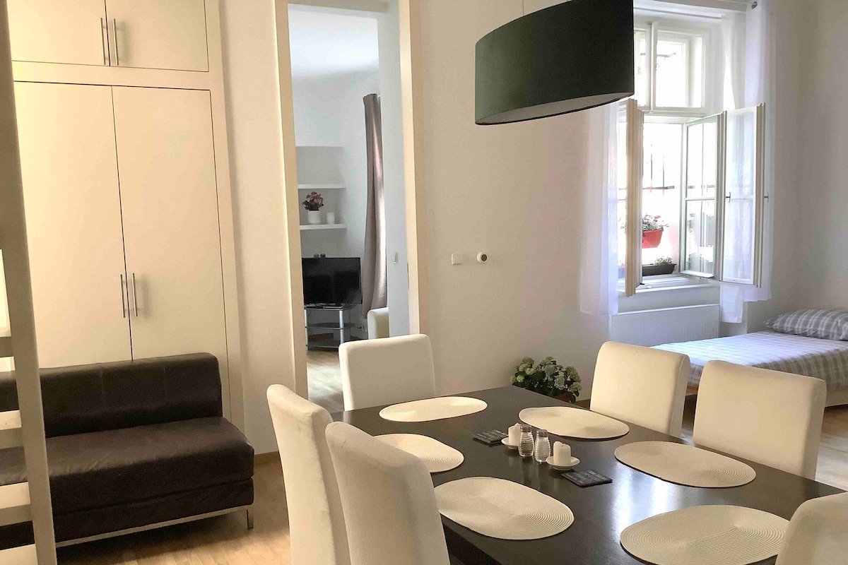 New 72m2 Old Town flat, perfect for 4-6 guests gallery image 3