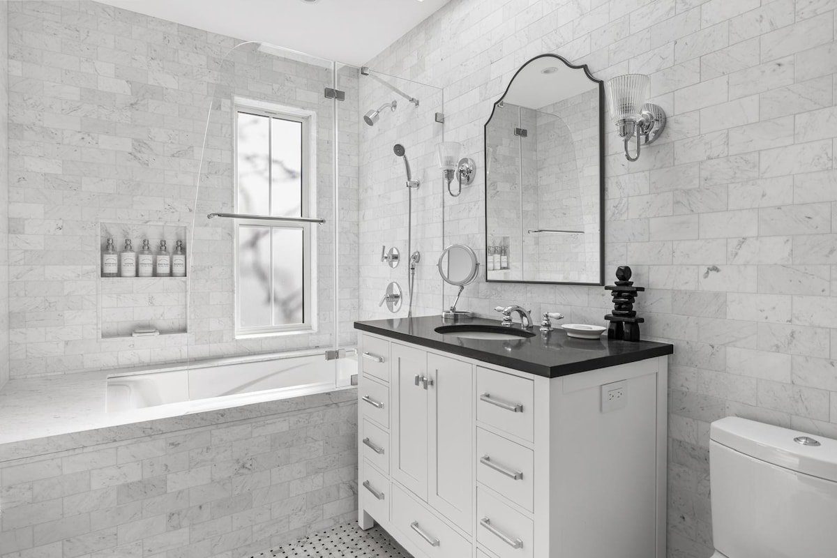 *NEW* Ultra-Luxury 4bd Boston Designer Brownstone gallery image 3