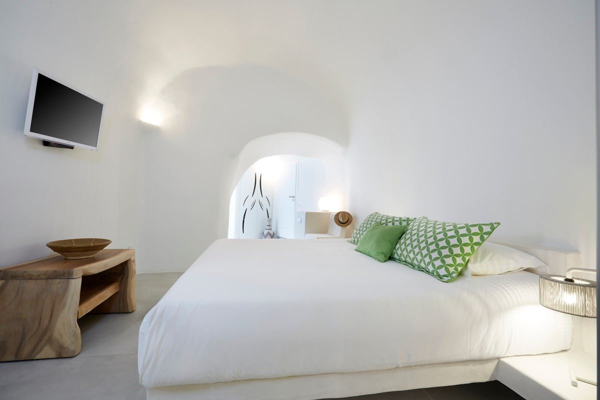 Villa Aura, 3 bedms, heated pool, jacuzzi gallery image 2