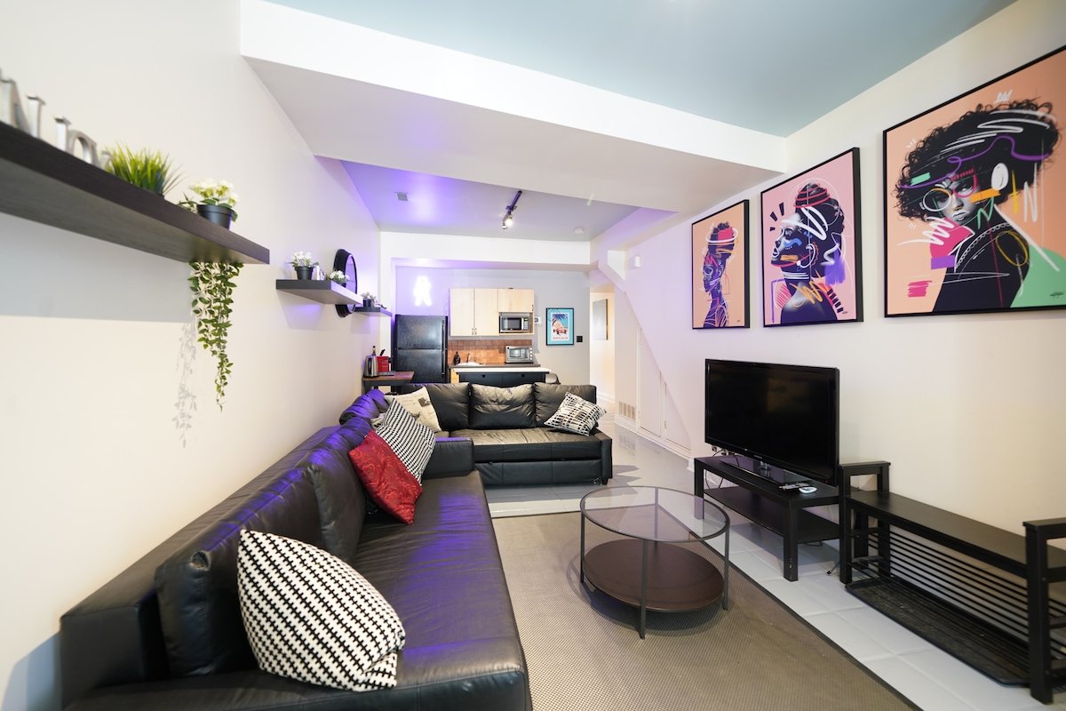 Unique King West Casa Sleeps 14 With 2 Parking gallery image 3