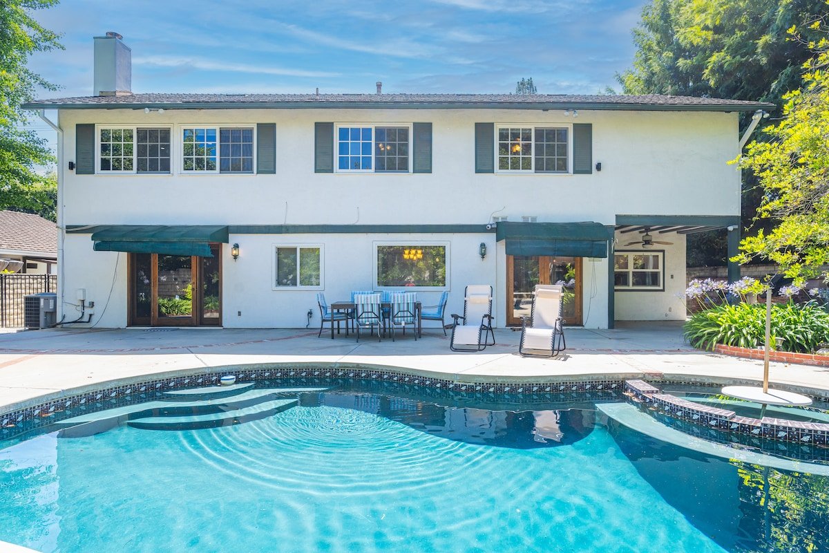 ৎ୭Paradise Louiseৎ୭ Pool, Jacuzzi, huge yard &More gallery image 3