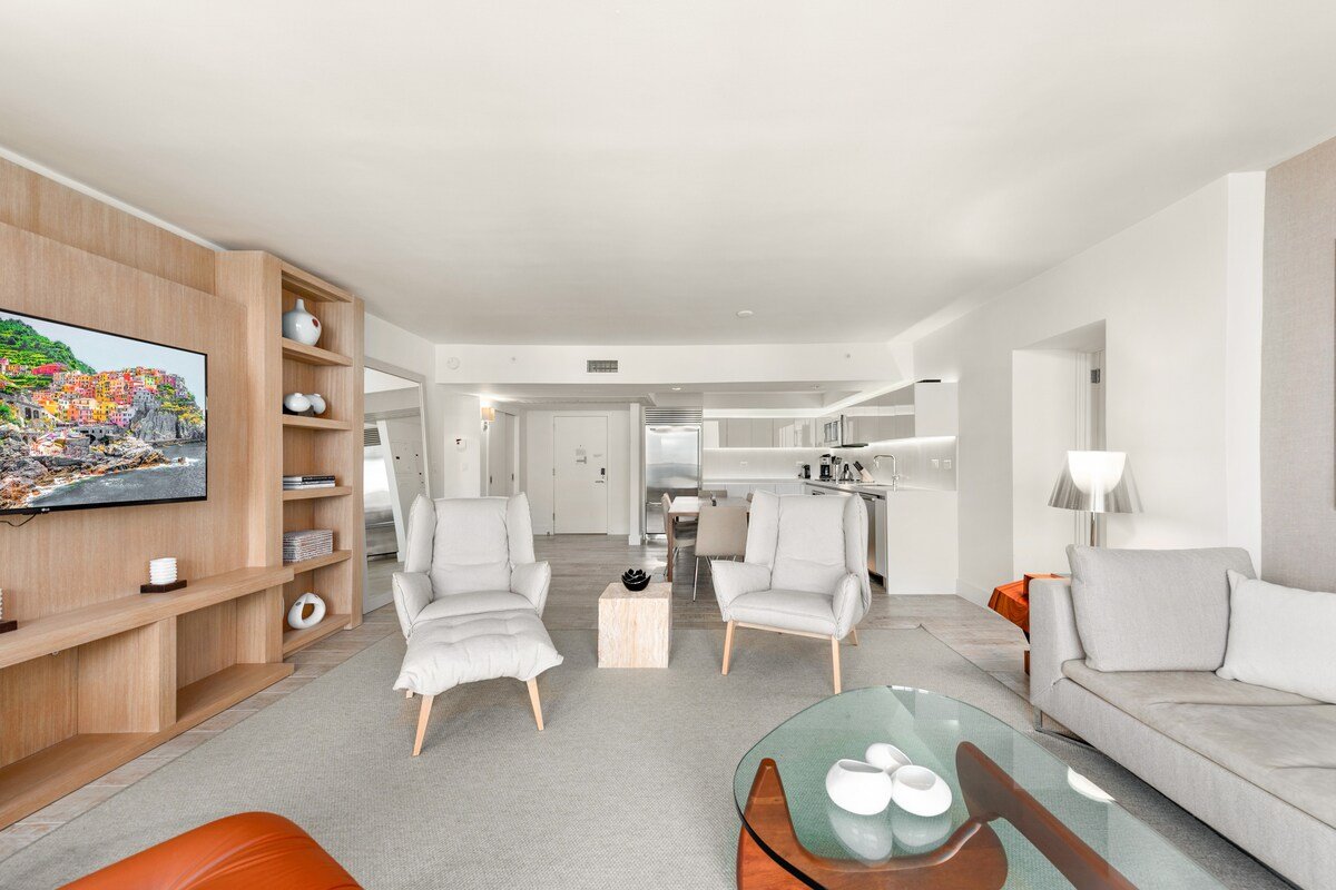 Oceanfront Private Condo at 1 Hotel & Homes -1219 gallery image 3