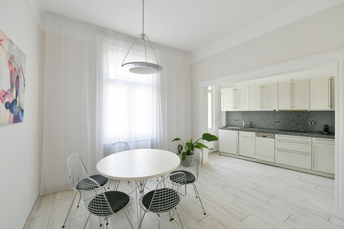 Art-Nouveau Residence in the Heart of the Old Town gallery image 5