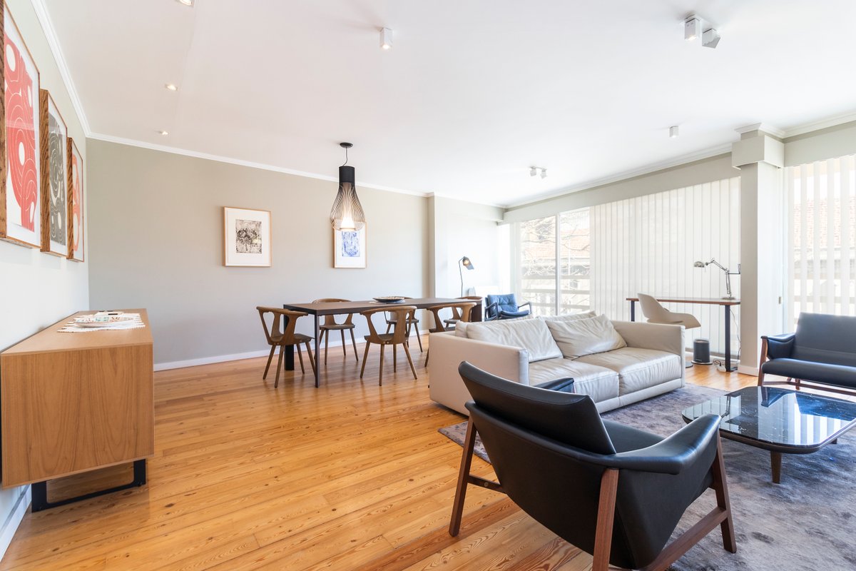 Distinct 2 bed in downtown with aircon