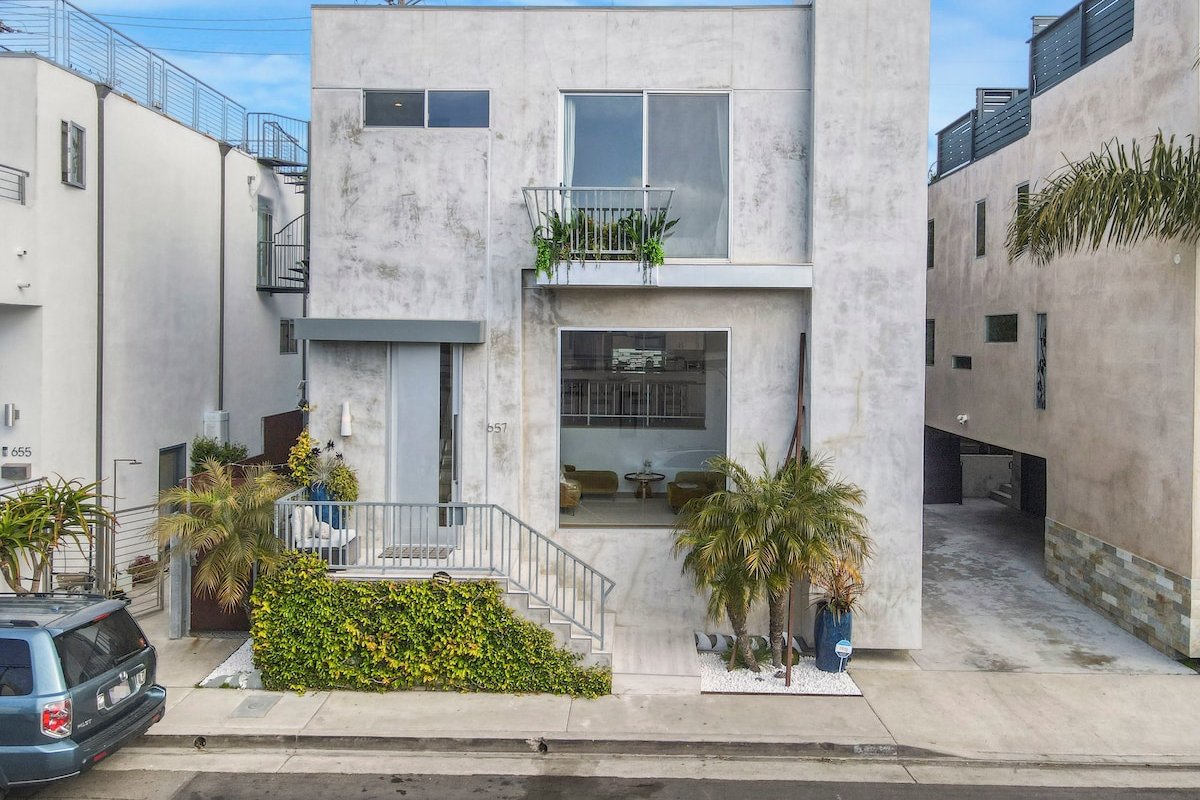 Architectural | Silver Triangle | Rooftop Deck gallery image 3