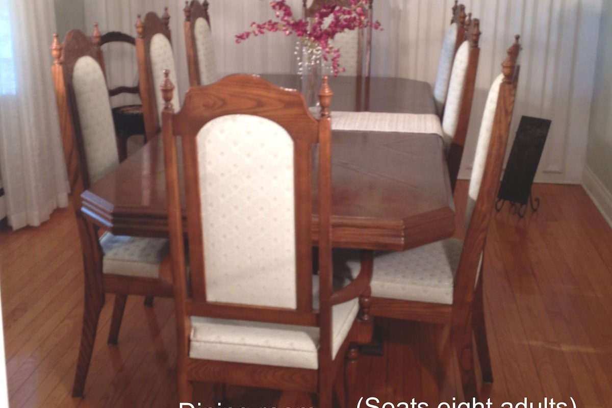 Beautiful 4 Bedroom River Heights Character Home gallery image 5