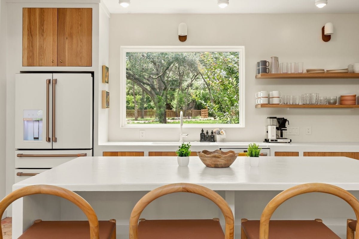 Lake Austin Modern Luxury, 2 docks, sleeps 14 gallery image 3