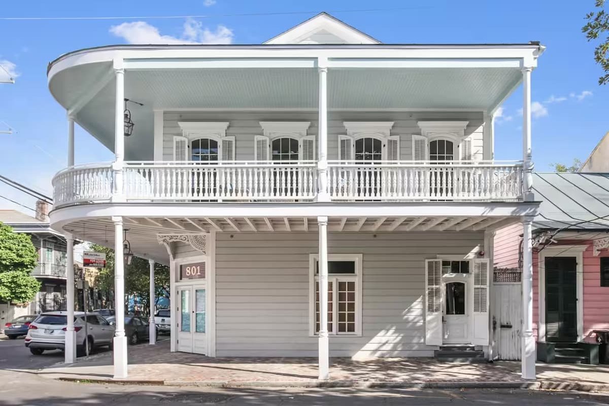 Grand Balcony 2 Br Frenchmen St gallery image 3