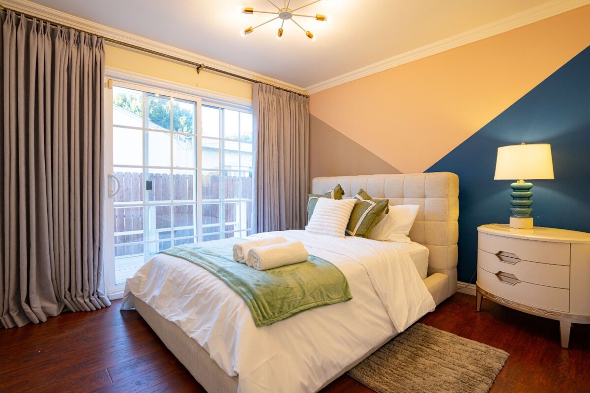 Monthly Stay w King Size – 4 Bedrooms gallery image 5