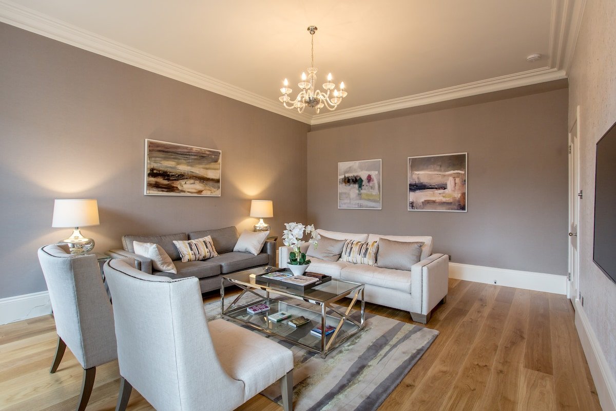 Exclusive 2 Bed w/ Free Private Parking, West End gallery image 4