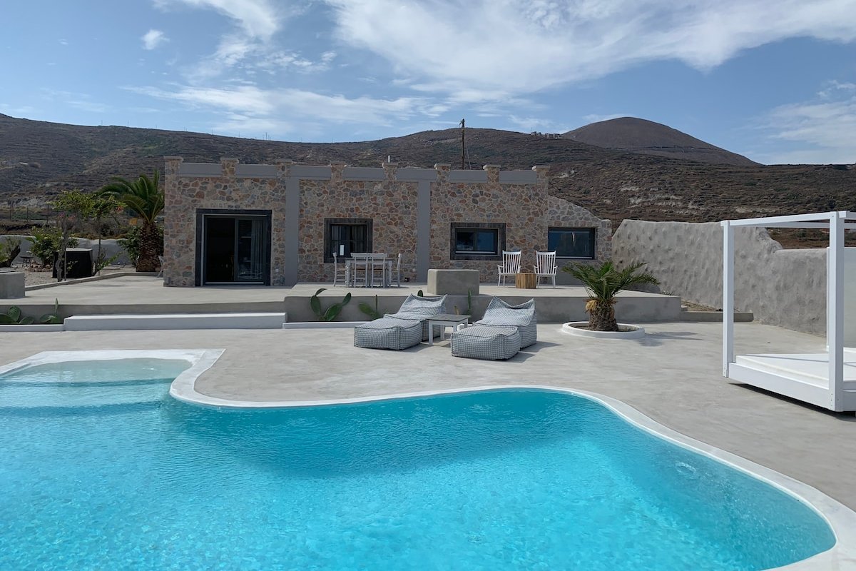 Villa Beltramo Santorini private pool villa gallery image 4