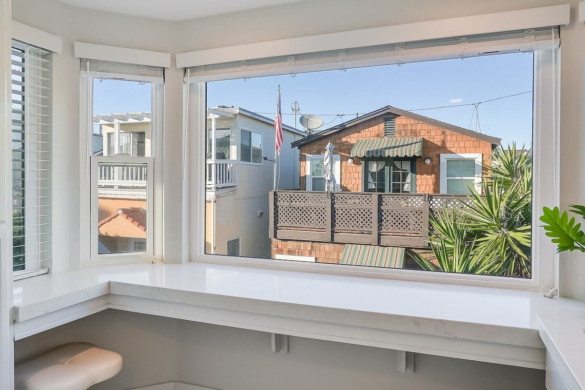 Beach House Perfection! – OceanView, AC & Patio! gallery image 4