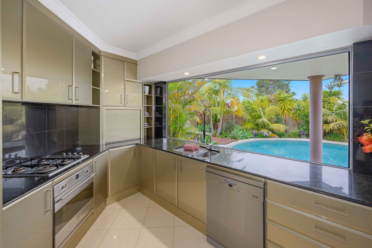 Riverside Breeze – luxury family retreat with pool gallery image 3