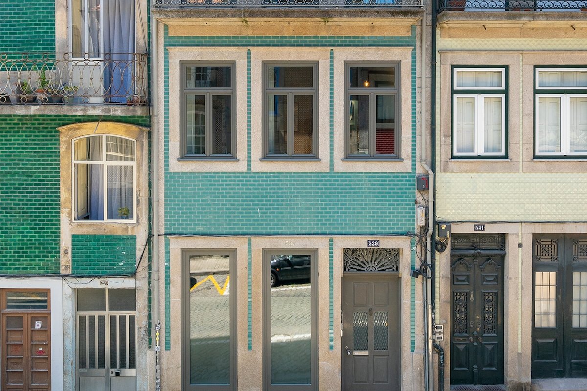 Sumptuous Escape: Heated Pool, Breakfast & Bliss gallery image 5