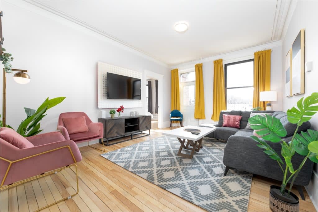 MTLVR #17 | Mount-Royal Park gem, sleeps 12 gallery image 2