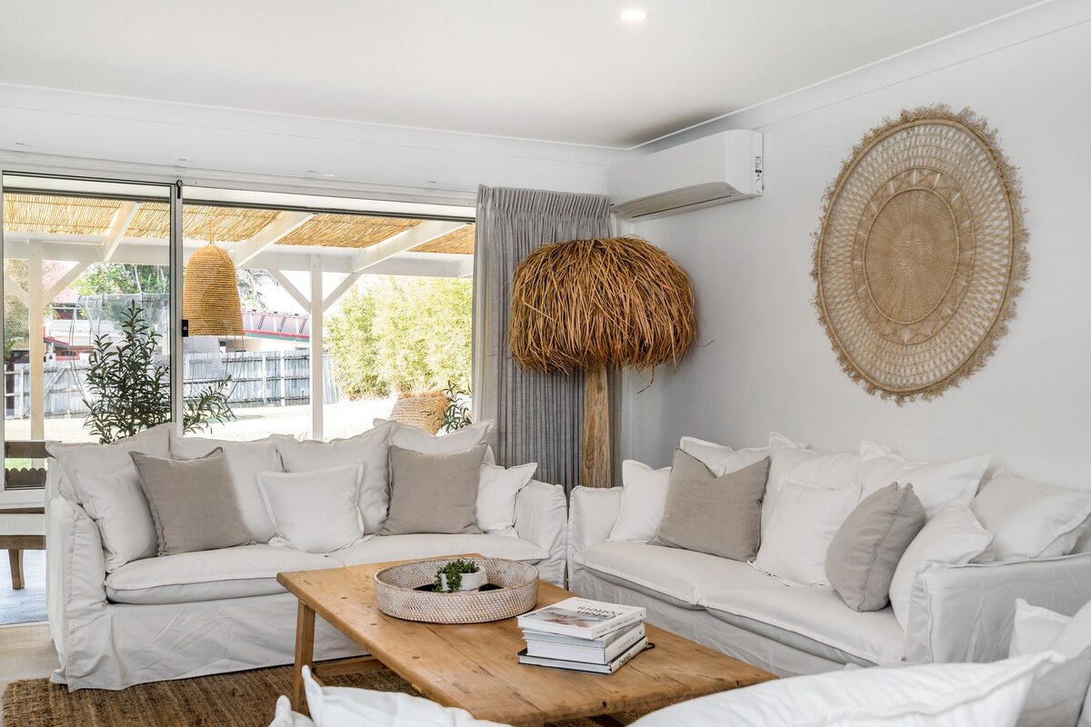 LILY HOUSE *WALK TO TOWN* GORGEOUS HOT SWIM SPA gallery image 3