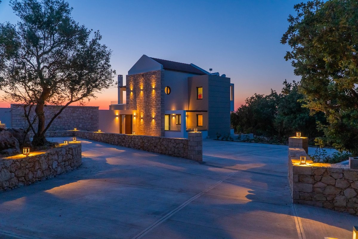 Carpe Diem Villa – Luxurious, 1.5km from the Beach gallery image 2