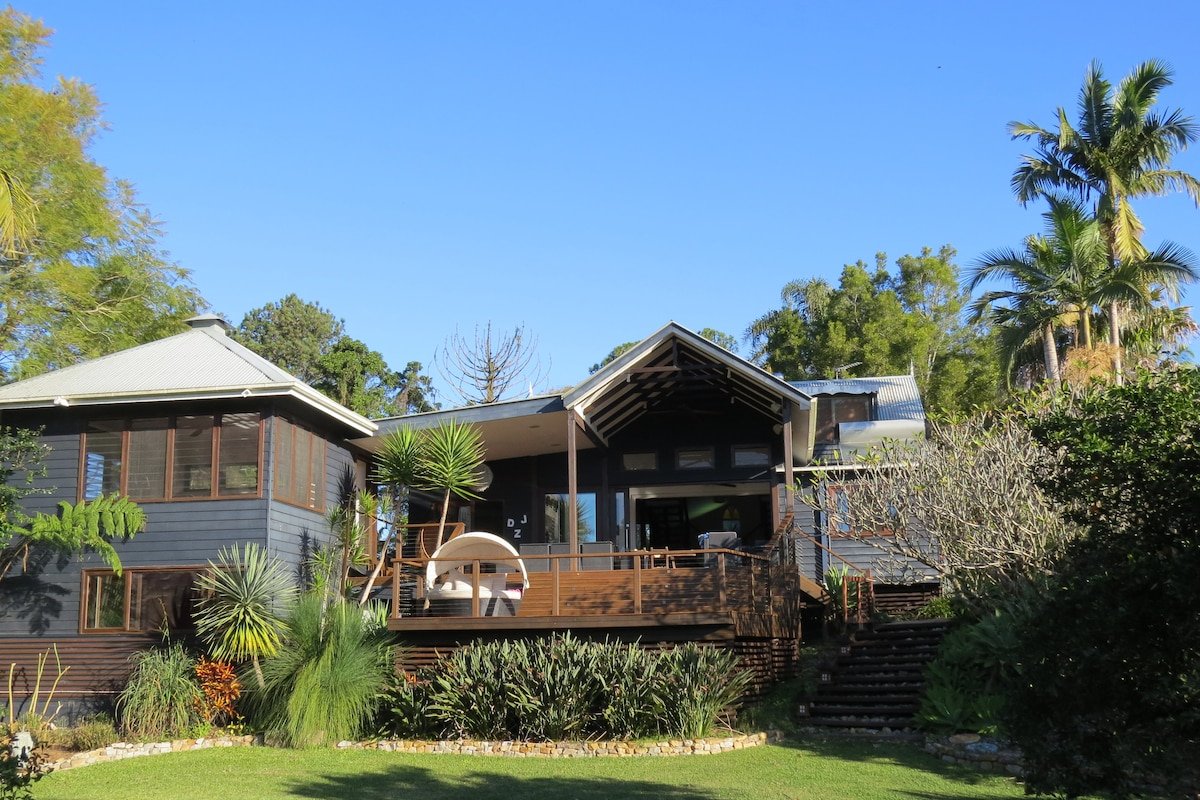 BELLINGEN CONVERTED CHURCH (Pet Friendly) gallery image 2