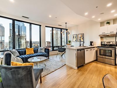 Downtown 2 Bedroom & 1 Bath! Incredible Views!