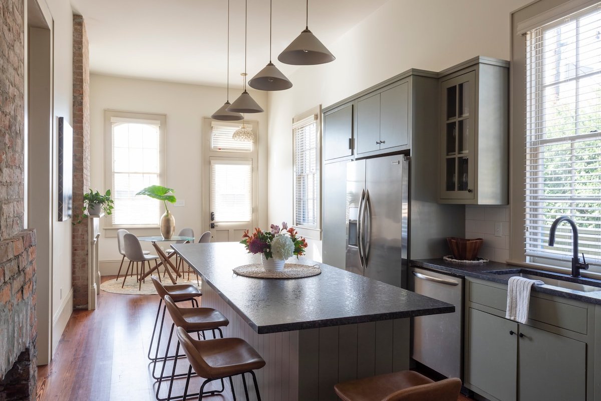 Chartres Landing | 10 Guests | Private Pool gallery image 5