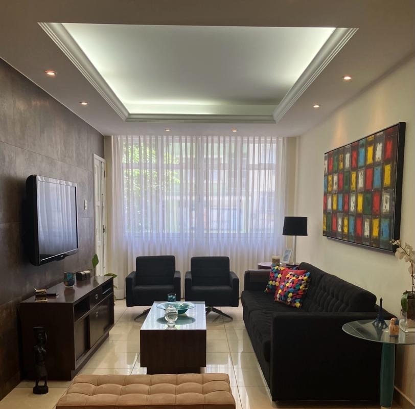 Apto a uma quadra da praia !