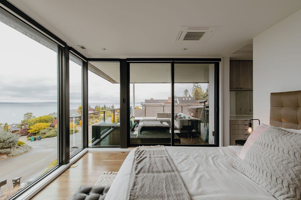 Stunning Panoramic Views Hot Tub Modern 4BR Home gallery image 3