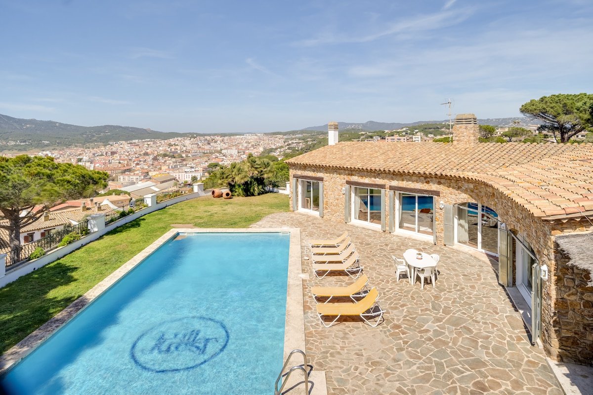 Precioso chalet con piscina y magníficas vistas gallery image 3