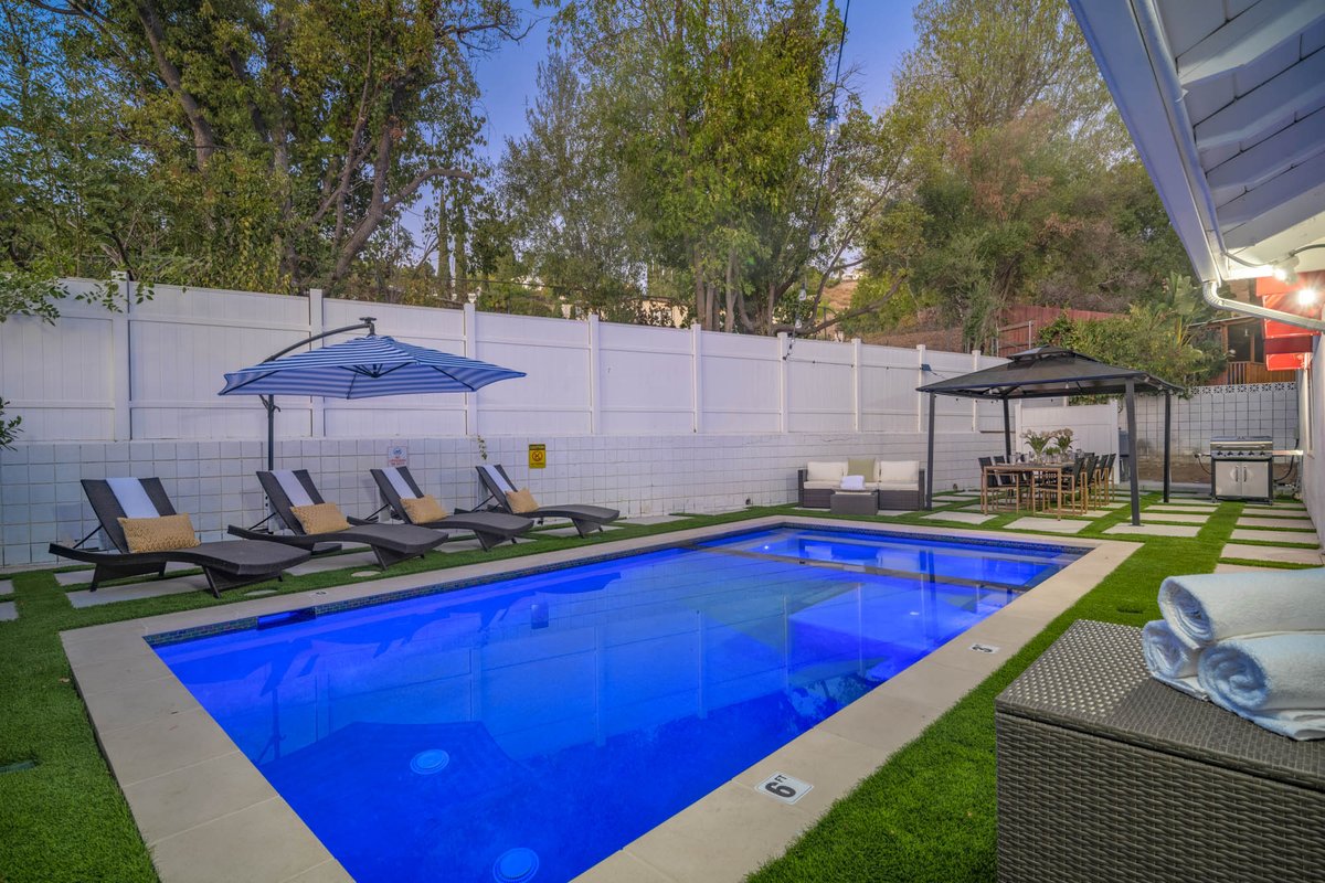 133 Stunning Home-Huge Dining/Pool Table Pool/Spa