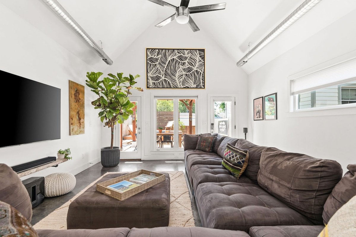 New Pool! Family-Friendly House close to Downtown! gallery image 3