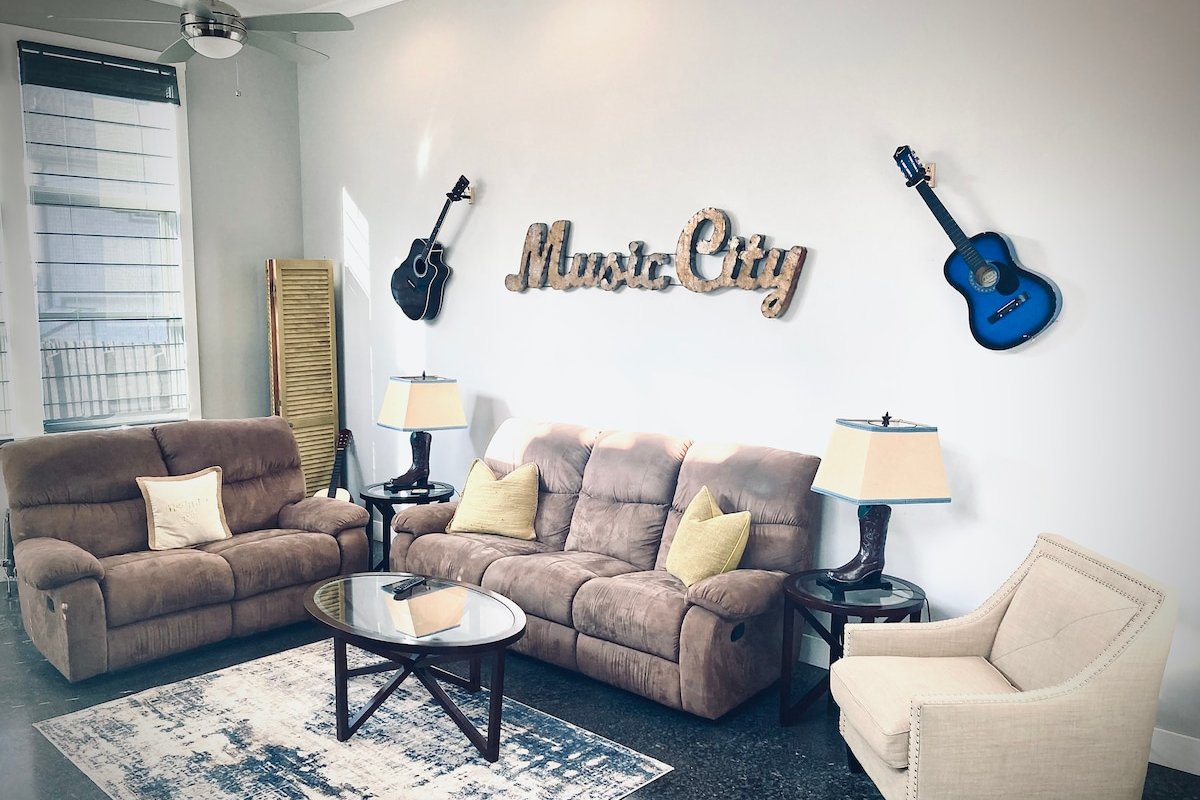 ⭐️🎻⭐️MUSIC CITY CENTRAL•ARCADE•AIR HOCKEY•FOOSBALL⭐️⭐️ gallery image 4