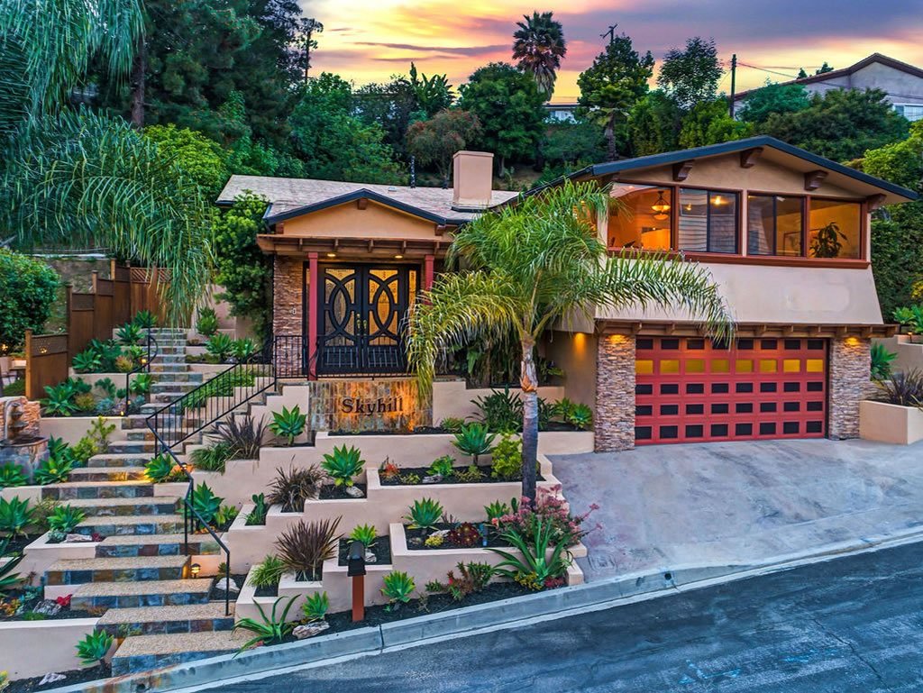 Skyhill Oasis New Lux Modern Home at Universal