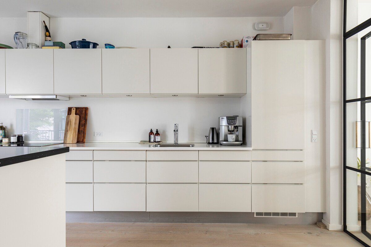 Bright, modern and central home gallery image 5