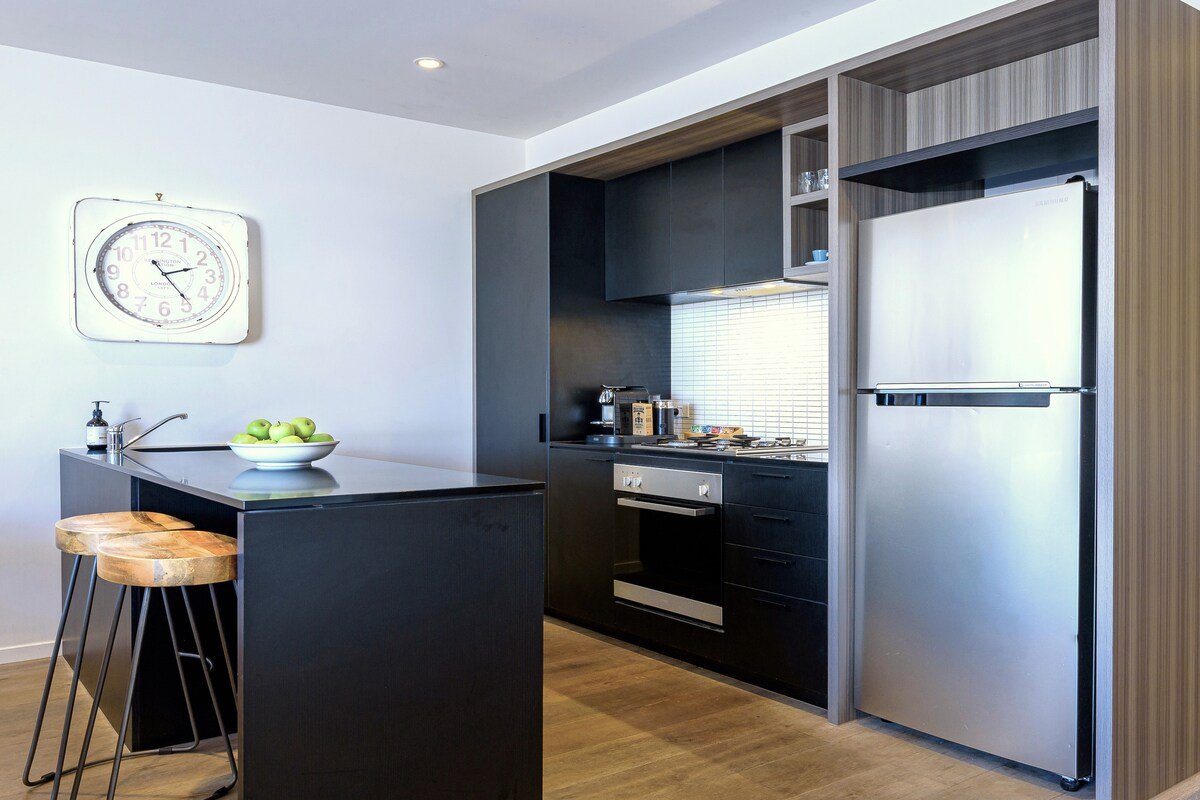 Cosmo Stays- Penthouse with Incredible City View gallery image 4