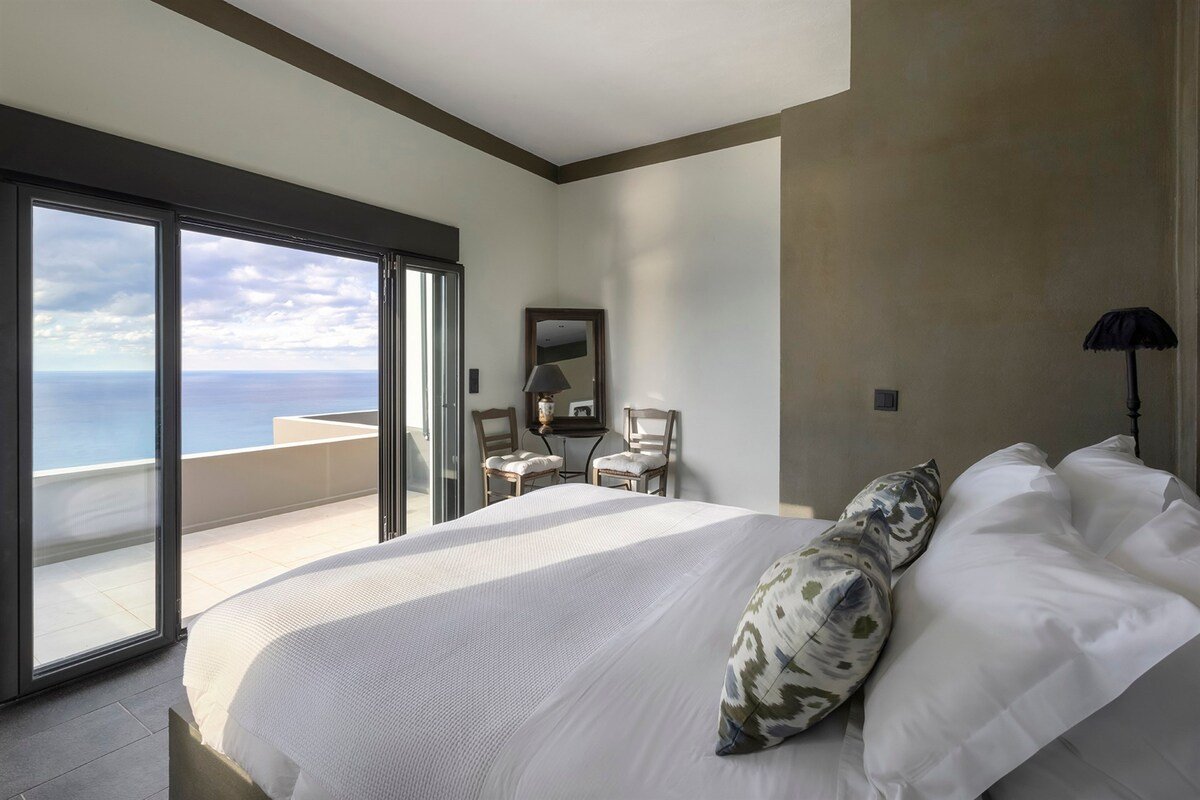 Mythos gallery image 3