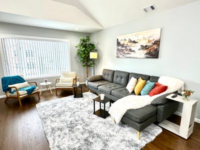 Modern Cozy 3BR Skylight FREE Parking mins to NYC!