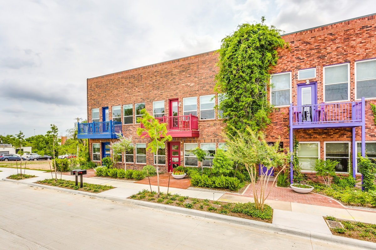 LUXURY 2000 SF TOWNHOME IN TRENDY S MAIN DISTRICT gallery image 3