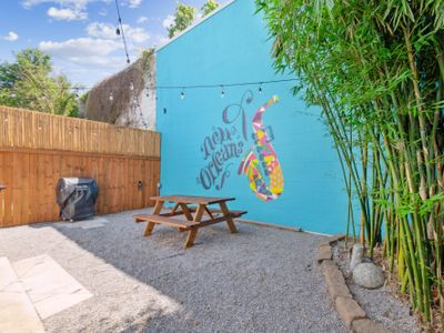 Spacious 5 BR 3.5 bath w private backyard