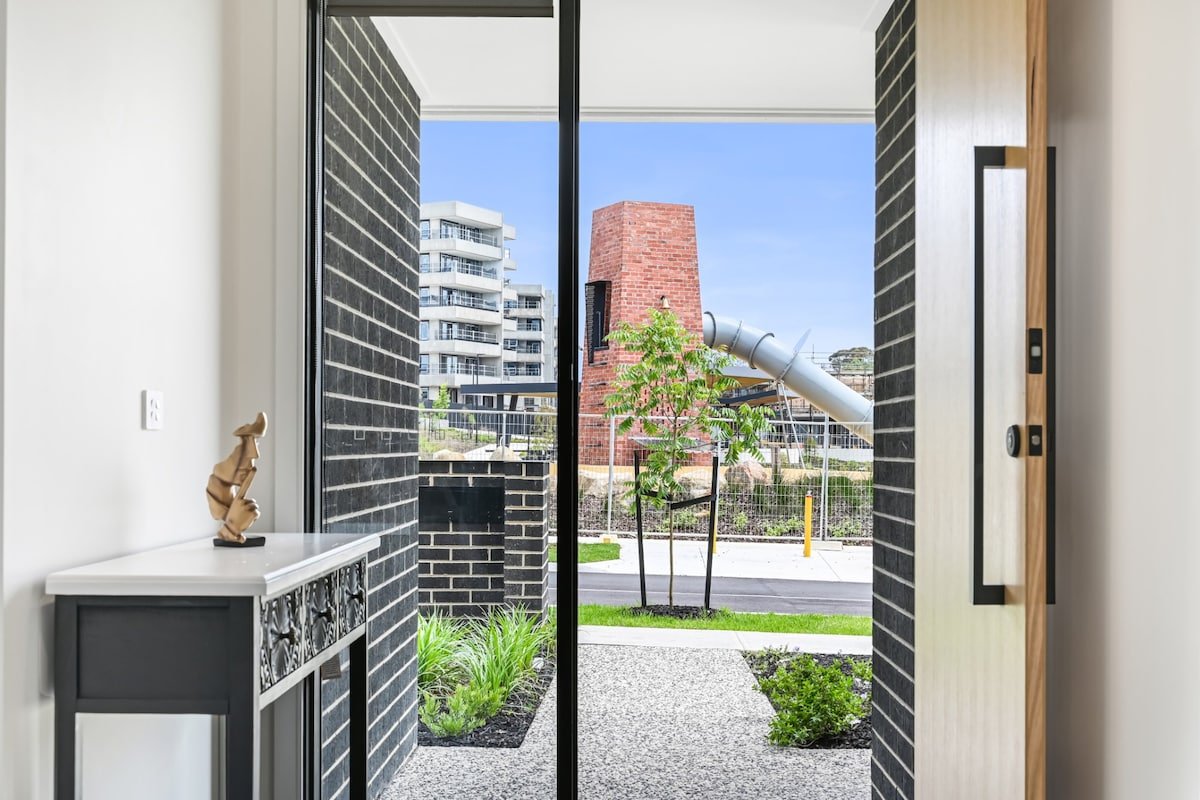 5 Bedrooms Brand New Art Gallery •Walk to Shops gallery image 5