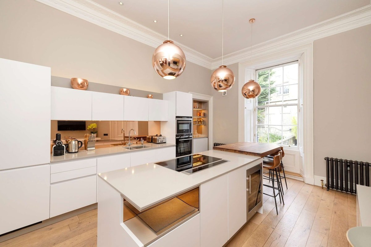 Ultra Luxe Home near Princes Street gallery image 5