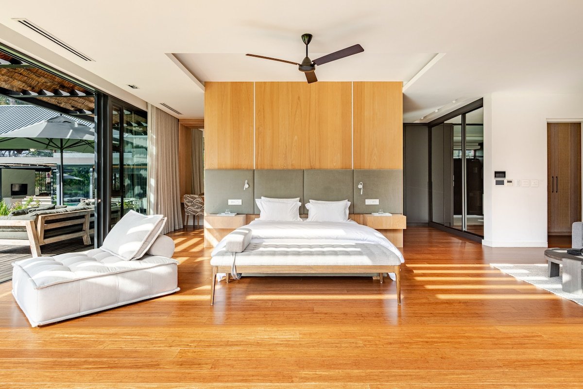 Contemporary Luxury Home in Constantia gallery image 3