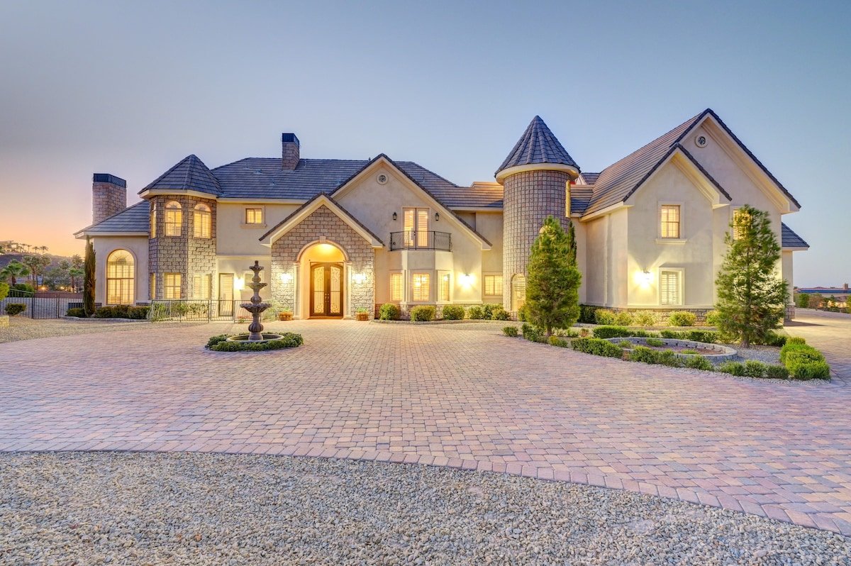 The Castle-Pool/Spa/Billiard gallery image 2