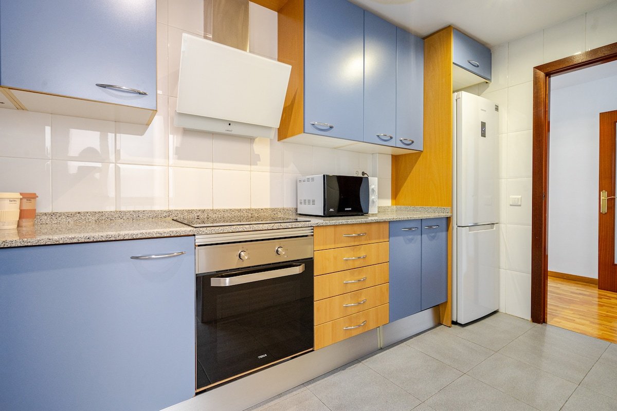 Bright, Spacious, and Modern Eixample Flat gallery image 4