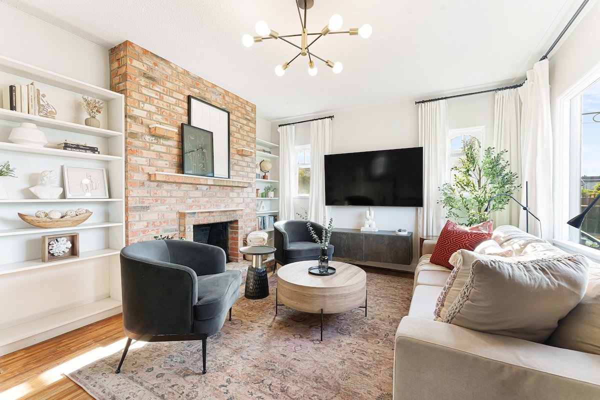 Unique Waterview House Near Downtown Vancouver gallery image 2