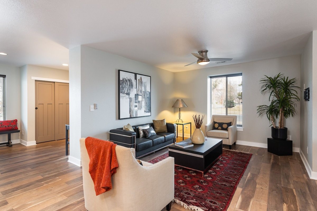 Brand New Spacious 4bd 4ba, Game Room, Deck, Patio gallery image 5