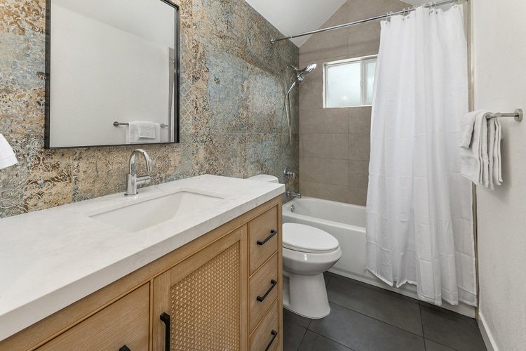 Steps from Water in Mission Beach w Parking, BBQ gallery image 5