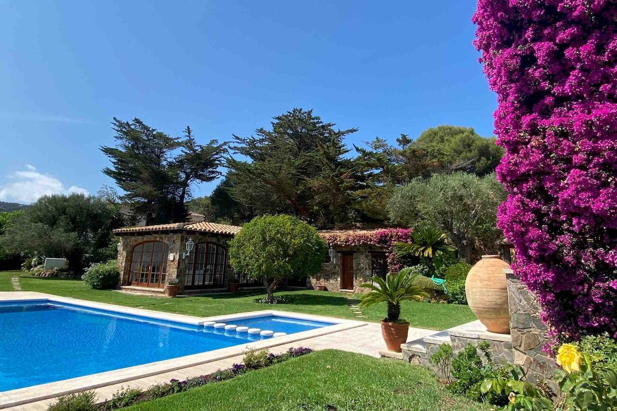 Villa la Buganvilla, vistas al mar y piscina gallery image 2