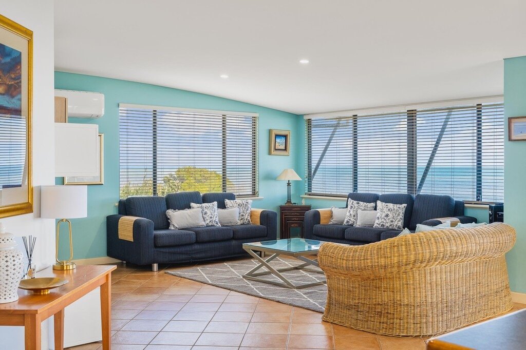 Beachfront house with panoramic ocean views gallery image 3