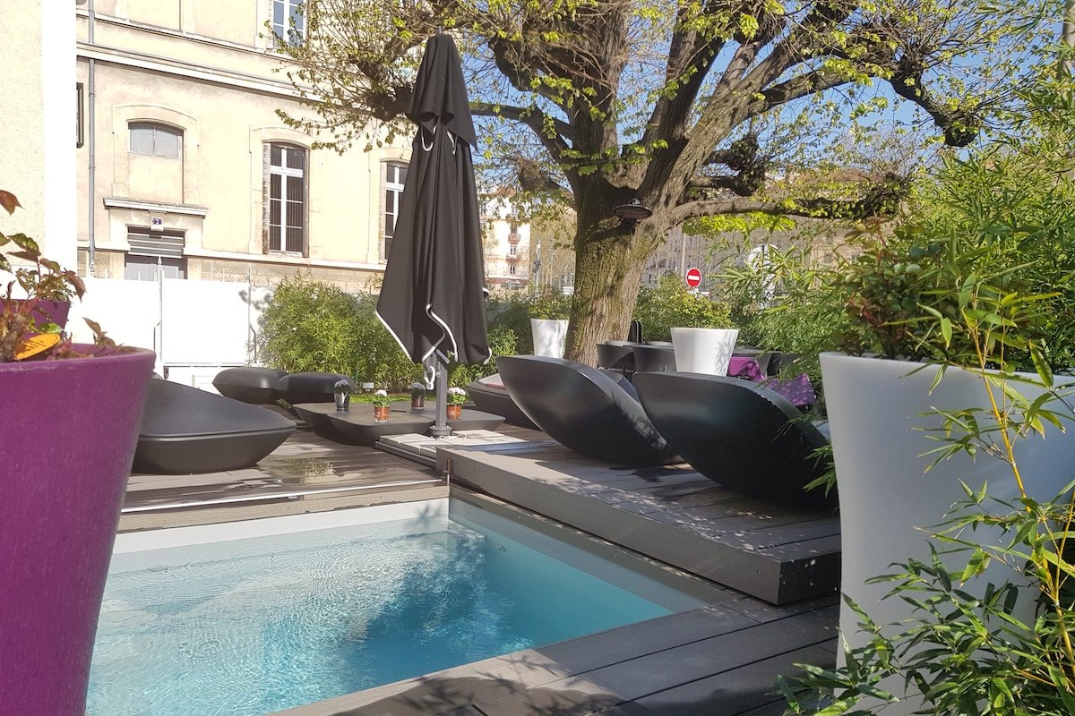 Lyon 4e Croix Rousse/ Maison-jardin 6/8 voyageurs gallery image 3